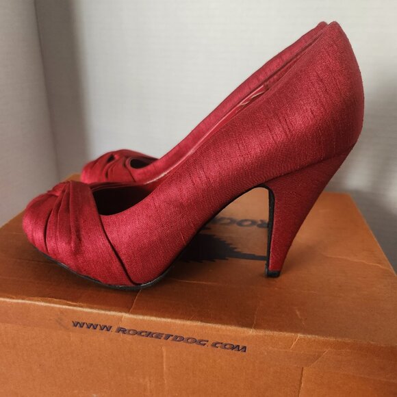 Rocket Dog Red Silk Pump - Picture 4 of 6